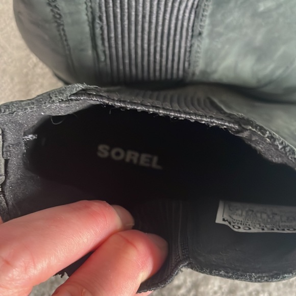 Sorel distressed waterproof style black booties - Picture 2 of 4